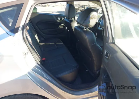 2015 Ford Fiesta Titanium z USA, uszkodzony, nr VIN 3FADP4FJ7FM140837